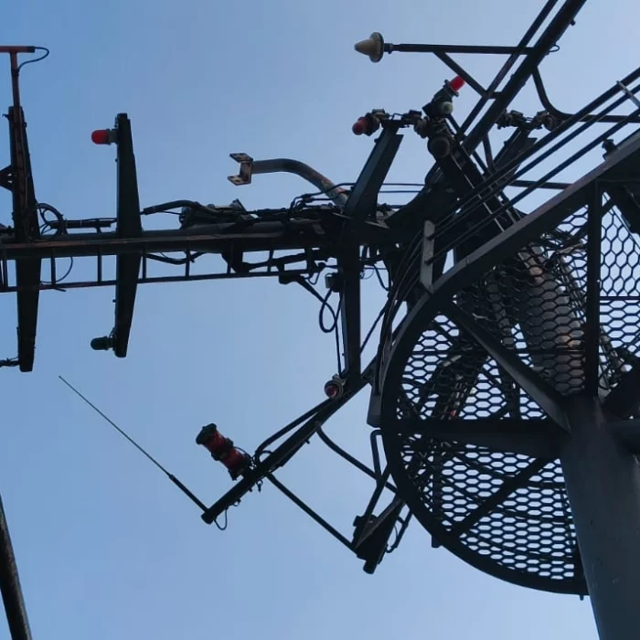 Herstelling navigatiemasten 25